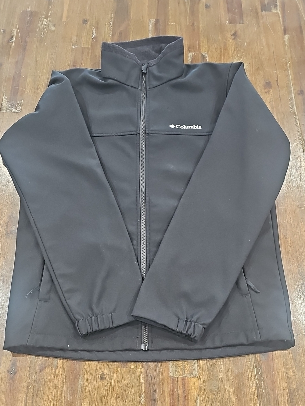 Columbia Men’s Black Full-Zip Performance Mt. Village Softshell Jacket
